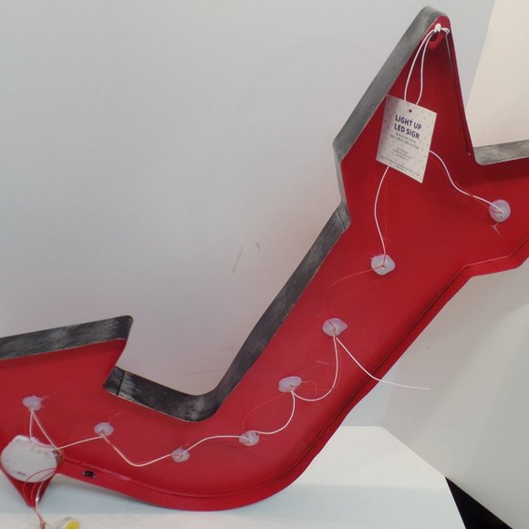 WELCOME Red LED Light Up Metal Arrow New Wall Decor - Picture 4 of 9